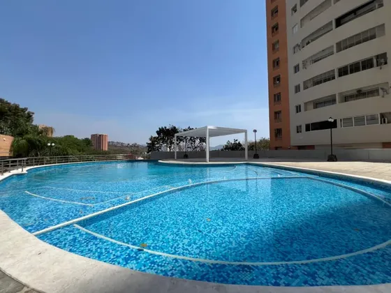 Urb. El Parral Resd. Chelsea Course Se Alquila Lindo110mt Apto. Amoblado Planta Eléctrica Ref: 600$ Cond/inclu. *descripción* 5 Habitaciones 5 Baños 2 Estacionamientos. An