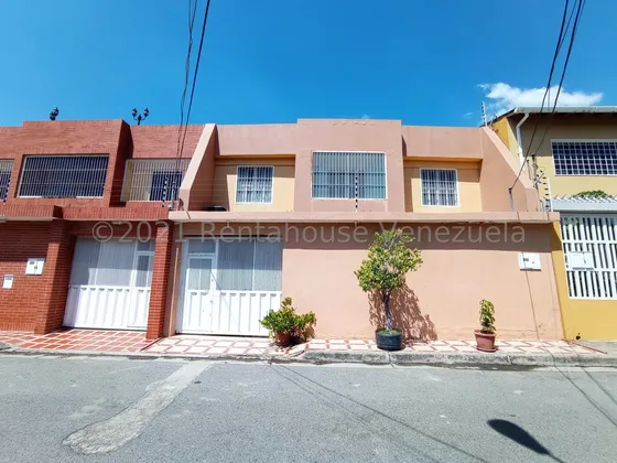 Casa En Venta En El Limón Maracay 25-6954 Irrr