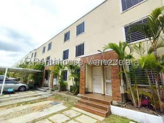 Ivonne Bracho Vende Casa Remodelada Y Amoblada En Excelente Ubicación En Cabudare. #25-18837