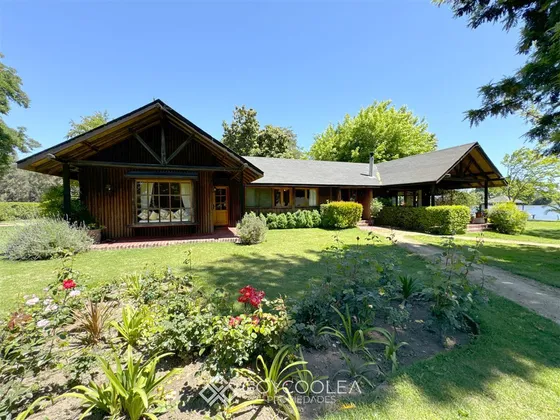 Casa En Venta De 5 Dorm. En Las Cabras