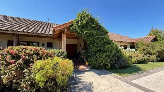 Exclusiva Propiedad En Venta En Condominio La Ballica