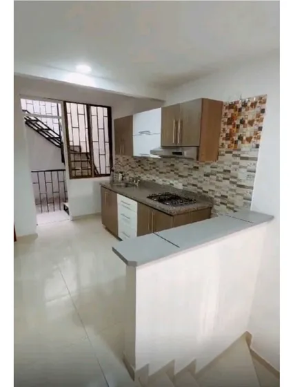 Casa Para La Venta Con Pisos Independientes En San Joaquin Cuba
