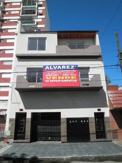 Piso De 4 Amb., A Estrenar, Al Frente Y Muy Luminoso