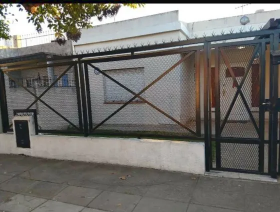 Casa 4 Amb Venta Caseros C/patio, Jardin Y Garage