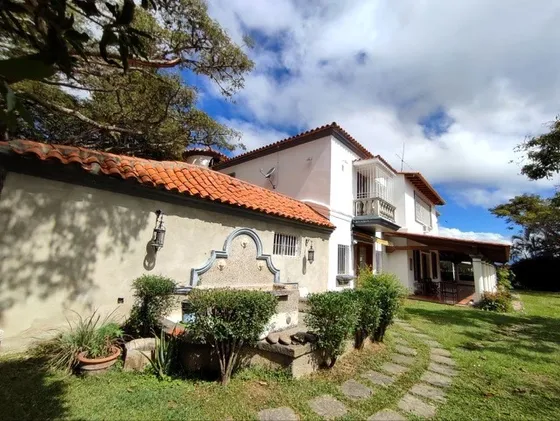 Venta De Hermosa Casa En Prados Del Este