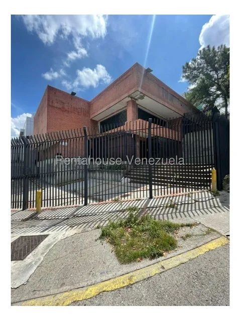 Local Comercial A La Venta Urb Santa Monica Av Arturo Michelena,en Esquina,hay Que Remodelar Para Nuevo Proyecto, Gm.