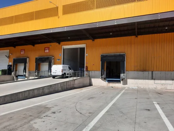 Bodega De 3648 M2 / Miraflores - Autopista  Vespucio Norte