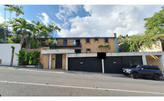 Casa De 705m2 En Venta Cumbres De Curumo