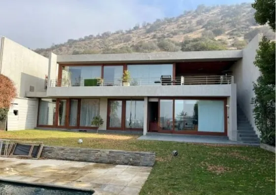 Exclusiva Casa Lo Barnechea. Arriendo / Venta  