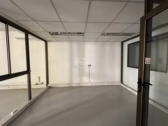 Excelente Accesibilidad Y Cercanía Metro. Ideal Empresa.