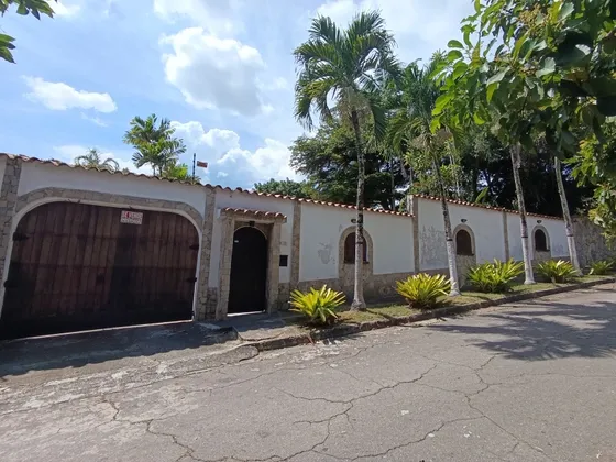Casa Tipo Colonial En Venta En La Entrada De Naguanagua (ch)