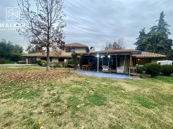 Casa En Venta En Condominio 6d6b (3suite) Jardín. Piscina.