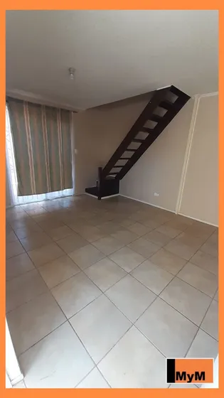 Casa De 2 Pisos Con Patio Y Excelente Ubicación En Buin