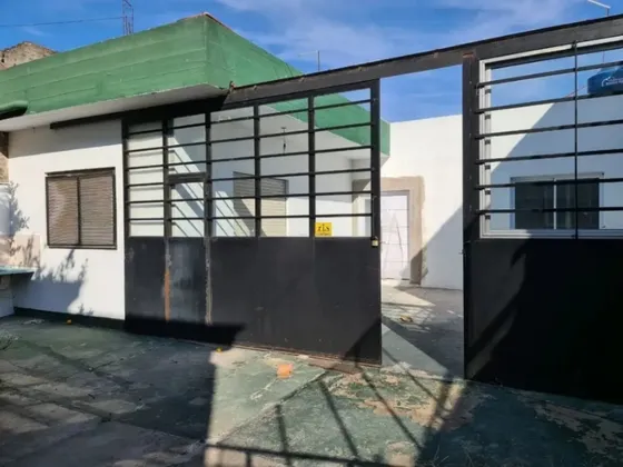 Ph Tipo Casa, 3 Ambientes Con Patio Y Dos Baños