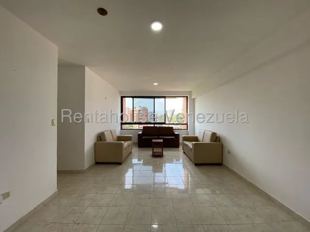 Erika Armeya Alquila Apartamento En La Urbanizacion Del Este Del Barquisimeto. Flex: 25-18920