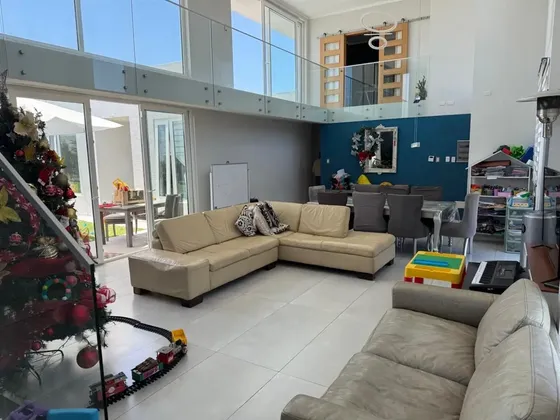 Casa En Venta De 4 Dorm. En La Serena
