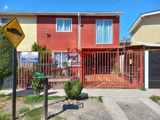 Casa Ampliada De Dos Pisos, 5 Dormitorios, 2 Baños, Buin