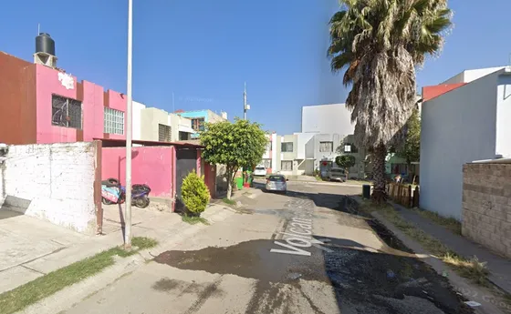 -casa En Remate Bancario-los Encinos, Colinas Del Roble, Jal. - Jcbb3
