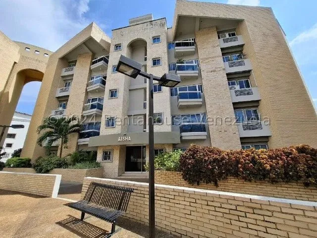 Acogedor Apartamento En Venta, Av. Las Delicias, Maracay, Con Planta Electrica, 25-3943 Mv
