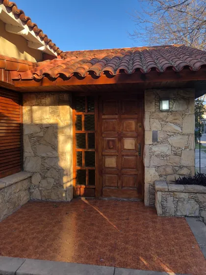 Hermoso Chalet Céntrico, A 1 Cuadra De La Plaza De Monte Grande  