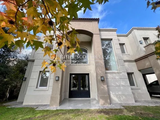 Casa En Venta 5 Ambientes Casco De Álvarez