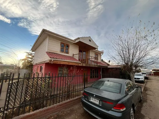 Casa En Venta De 5 Dorm. En Santa María