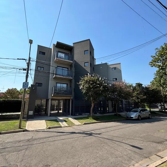 Departamento 2 Amb. + Balcón, Cochera En Parque Quirno