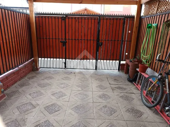 Casa En Venta De 4 Dorm. En Maipú