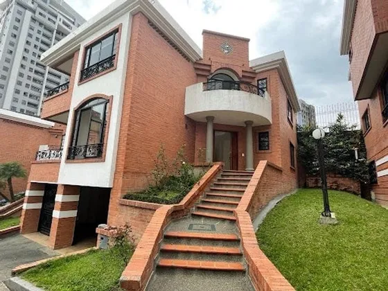 Vendo Casa En El Conjunto La Reserva En Pinares Alto De Pereria 390m2