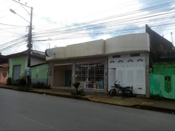 Casa Con 2 Locales Comerciales 