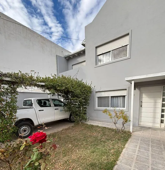 Casa En  Barrio 12 De Septiembre, Cipolleti