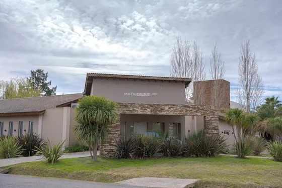 Casa En Venta En Canning Barrio Nautico Malibu