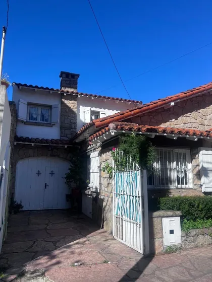 Venta Zona Guemes, A Metros Del Shoping, Chaelt Tipico Mdp, 3 Amb. Mas Dependencias Dobles Con Baño, Garaje Y Patio 