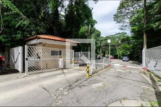 Amplo Apartamento Com Vista Para A Natureza No Jaraguá
