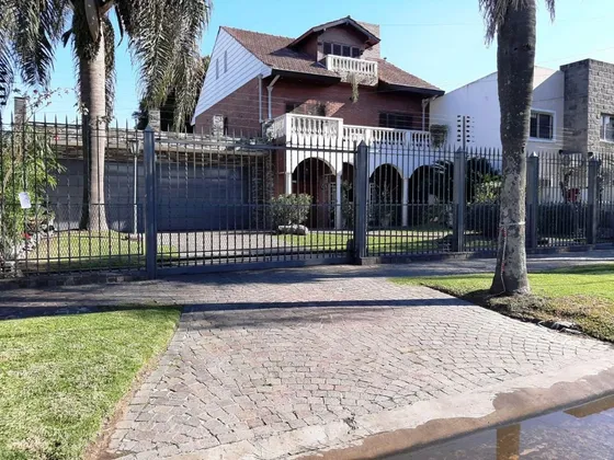 Venta Chalet De 3 Plantas En Doble Lote  Ituzaingo-ref 1254