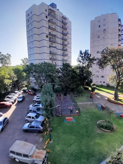 Venta De  Depto De 4 Dormitorios En  Saenz Peña