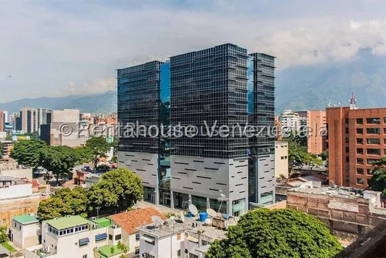 Ms: 25-24585, En Alquiler Espectacular Y Moderna Oficina En La Torre Cfm En Las Mercedes. A=99.80m2, 1b, 2p.