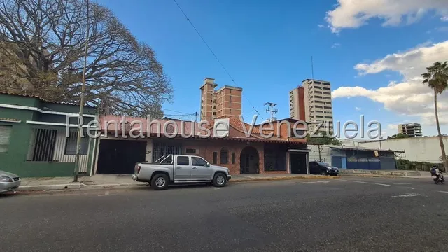 Casa Comercial En Venta Ubicada Plena Carrera 19 Centro Este Barquisimeto + Profesional Inmobiliario Mehilyn Perez +