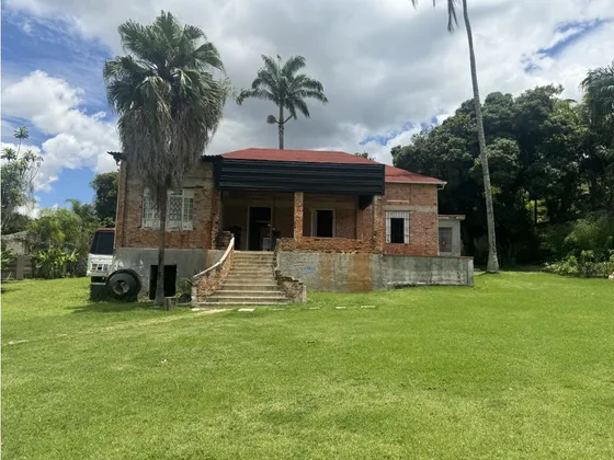 Se Vende Terreno 2700m2 Los Chorros 8788