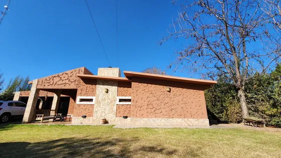 Casa Con Pileta En Venta - Rodeo De La Cruz