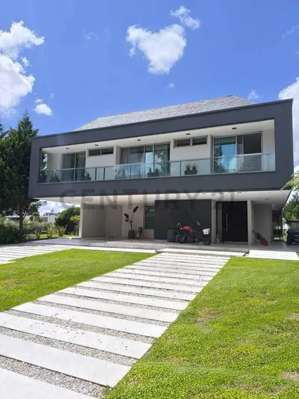 Venta Canning Casa 6 Ambientes En St Thomas Este-oeste