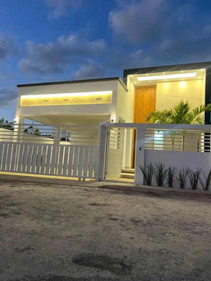 Casa Elegante En Venta En La Romana, Don Juan 2