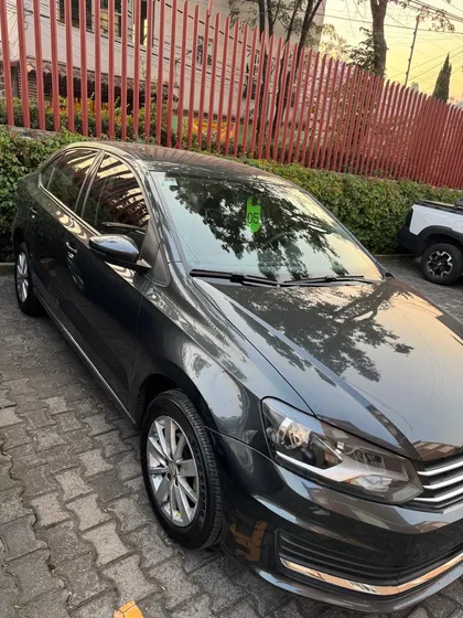 Volkswagen Vento 1.6 Confortline Mt