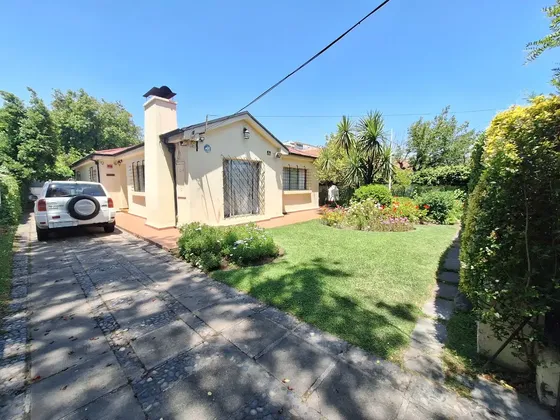 Casa En Venta En La Reina A Pasos Francisco Bilbao Cod.40887