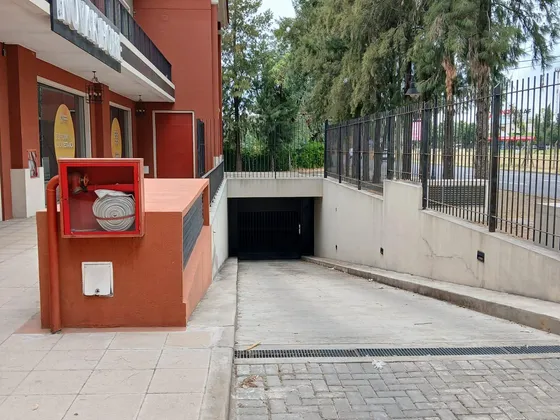 Cochera En Pueblo Camaño