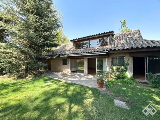Casa En Venta De 6 Dorm. En Vitacura