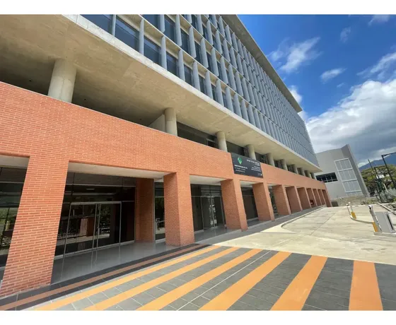 Boleita Norte/locales Comerciales En Venta/ Obra Gris/tamanos Varios