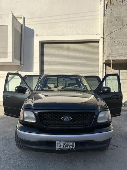 Ford Lobo Doble Cabina