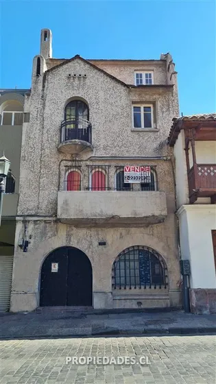Casa En Venta En Santiago / 11 Dormitorios / Esmeralda 