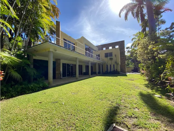 Se Vende/alquila Casa 1100m² 6h+3s/6b+2s/8e Los Chorros